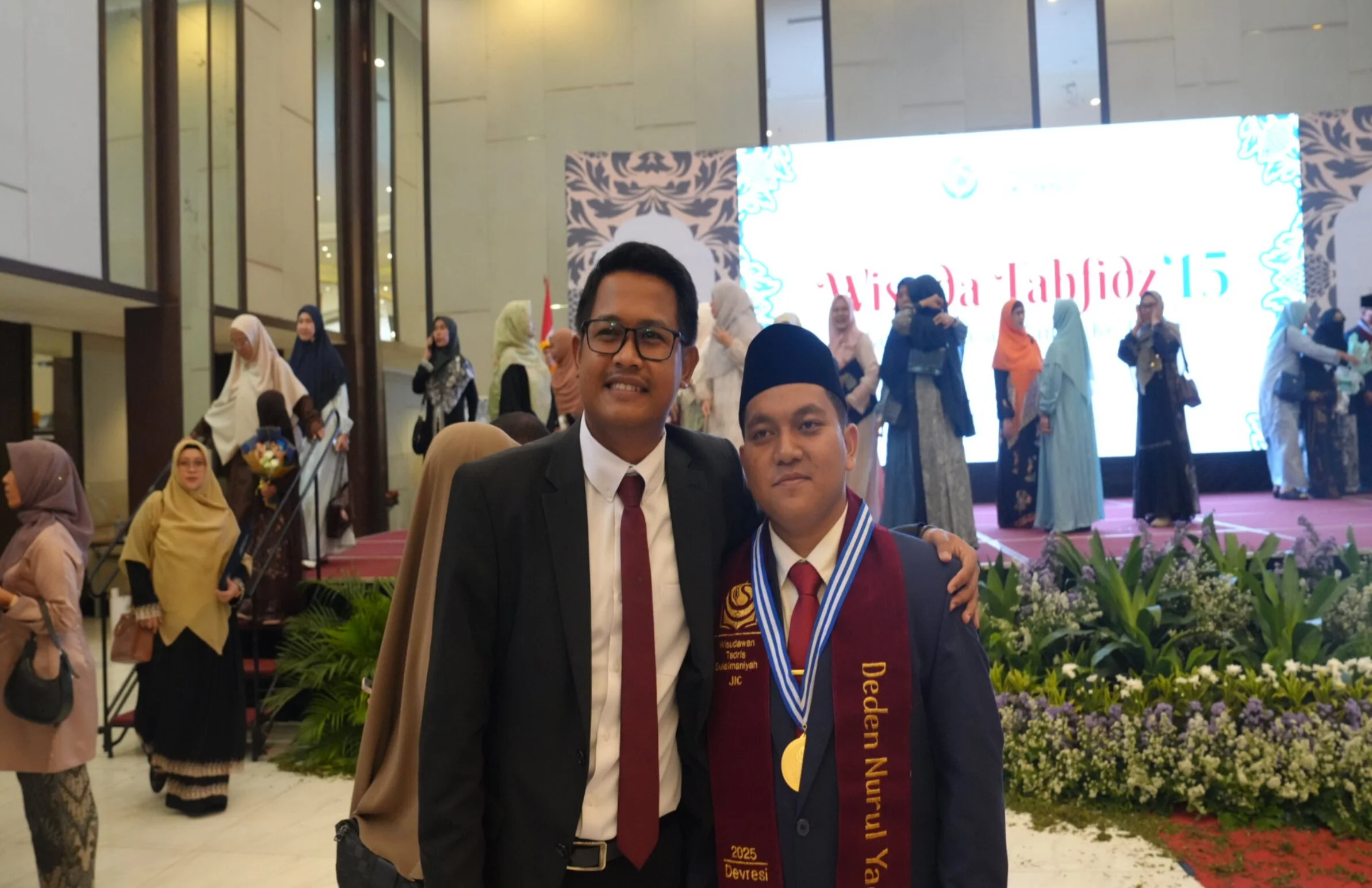 Foto 10 dari album Wisuda Sponsor Tahfidz 2025
